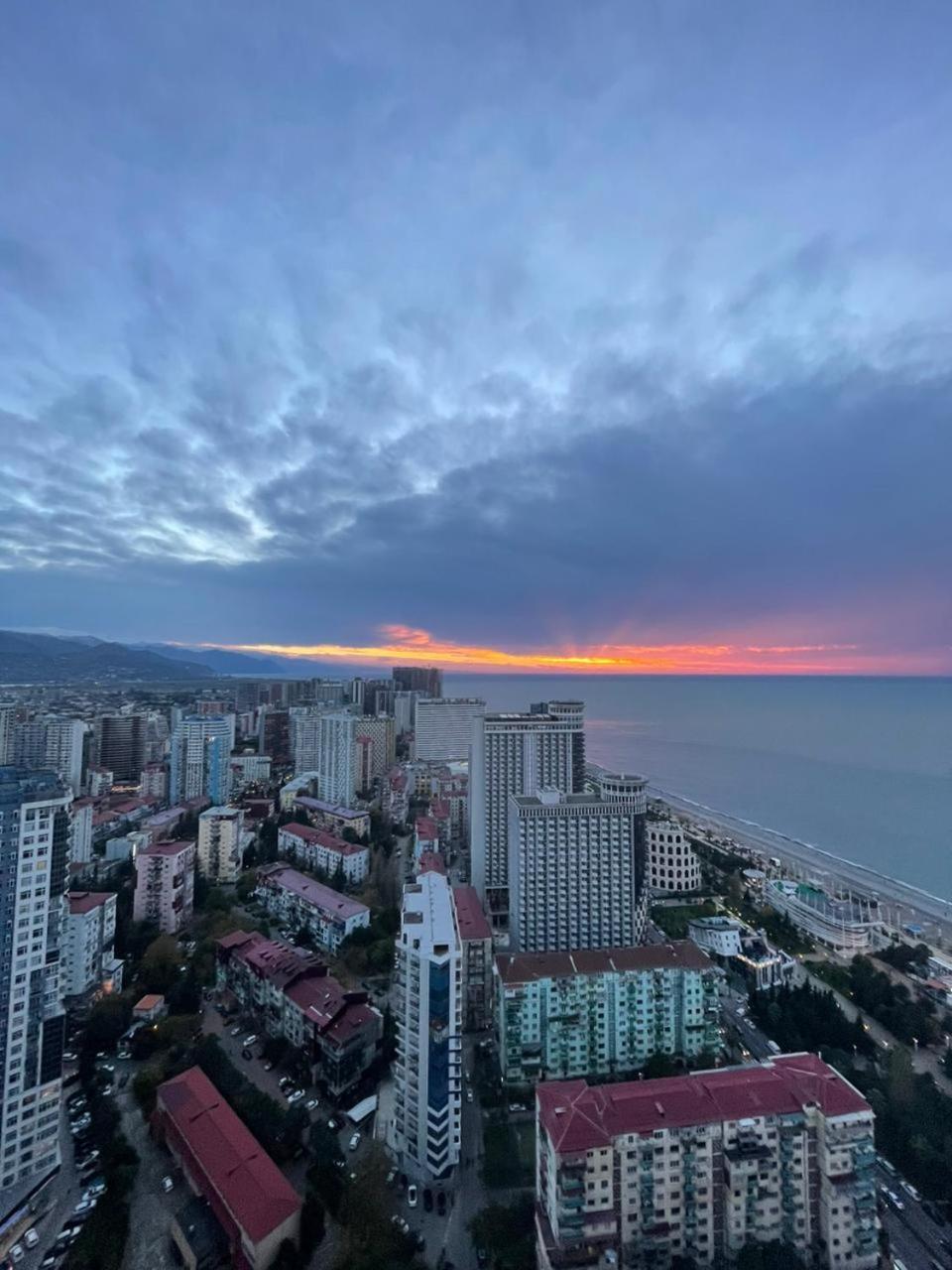 Orbi Сity Sunny Apartments High Floor บาทูมิ ภายนอก รูปภาพ